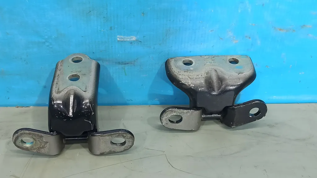 Петли двери передней левой Kia Ceed 2 JD 2015-2018