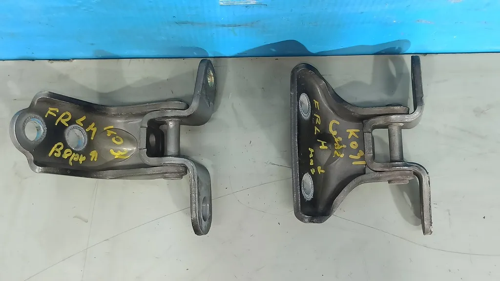 Петли двери передней левой Kia Ceed 2 JD 2015-2018