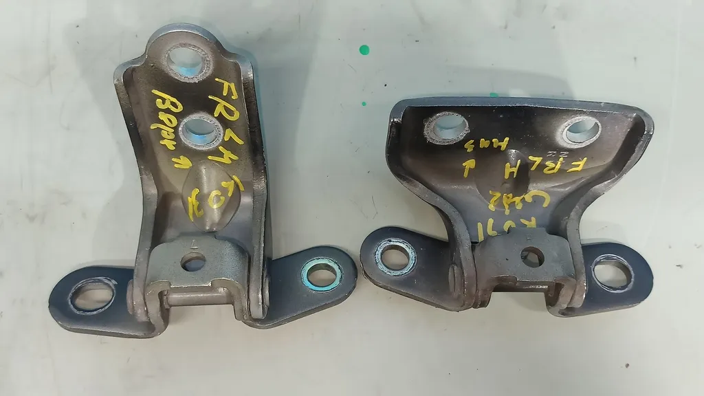 Петли двери передней левой Kia Ceed 2 JD 2015-2018