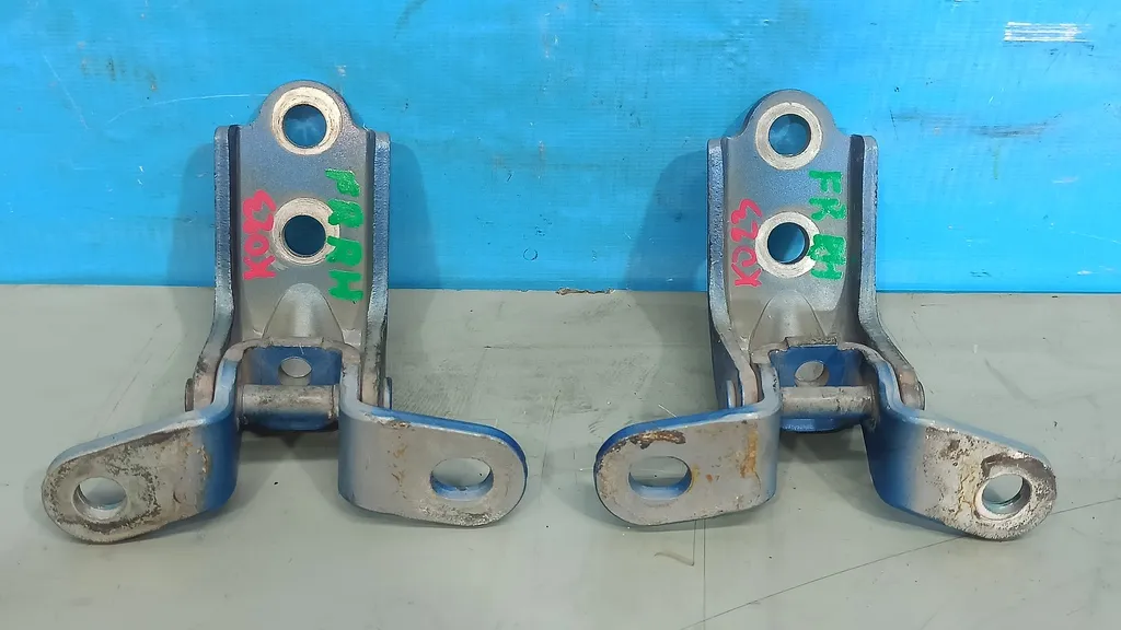 Петли двери передней Hyundai Tucson 3 2015-2018