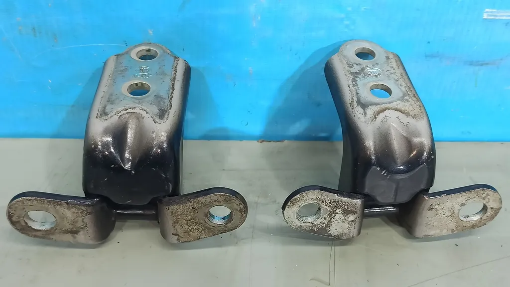 Петли двери передней правой Kia Ceed 1 2010-2012