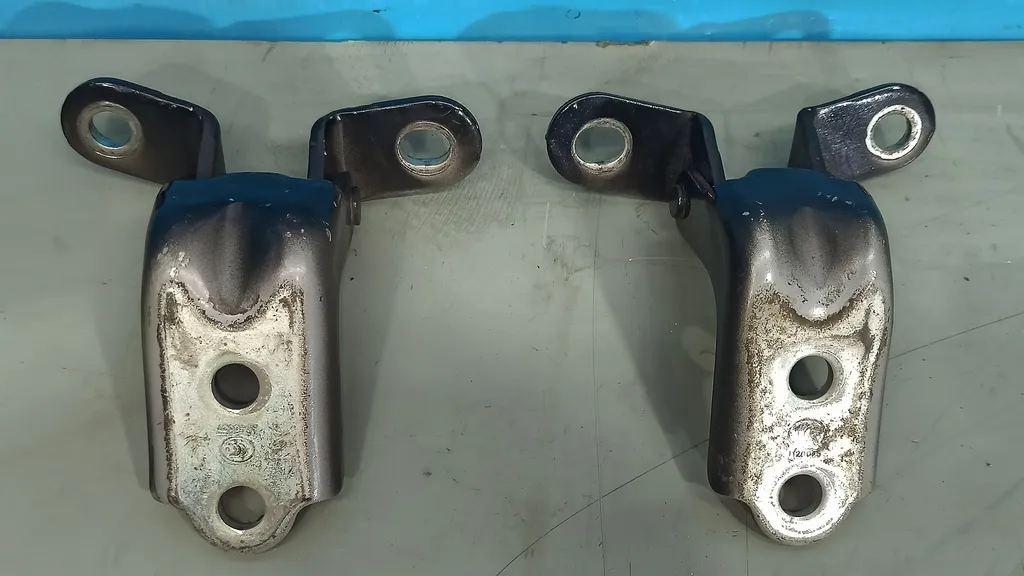 Петли двери передней правой Kia Ceed 1 2010-2012