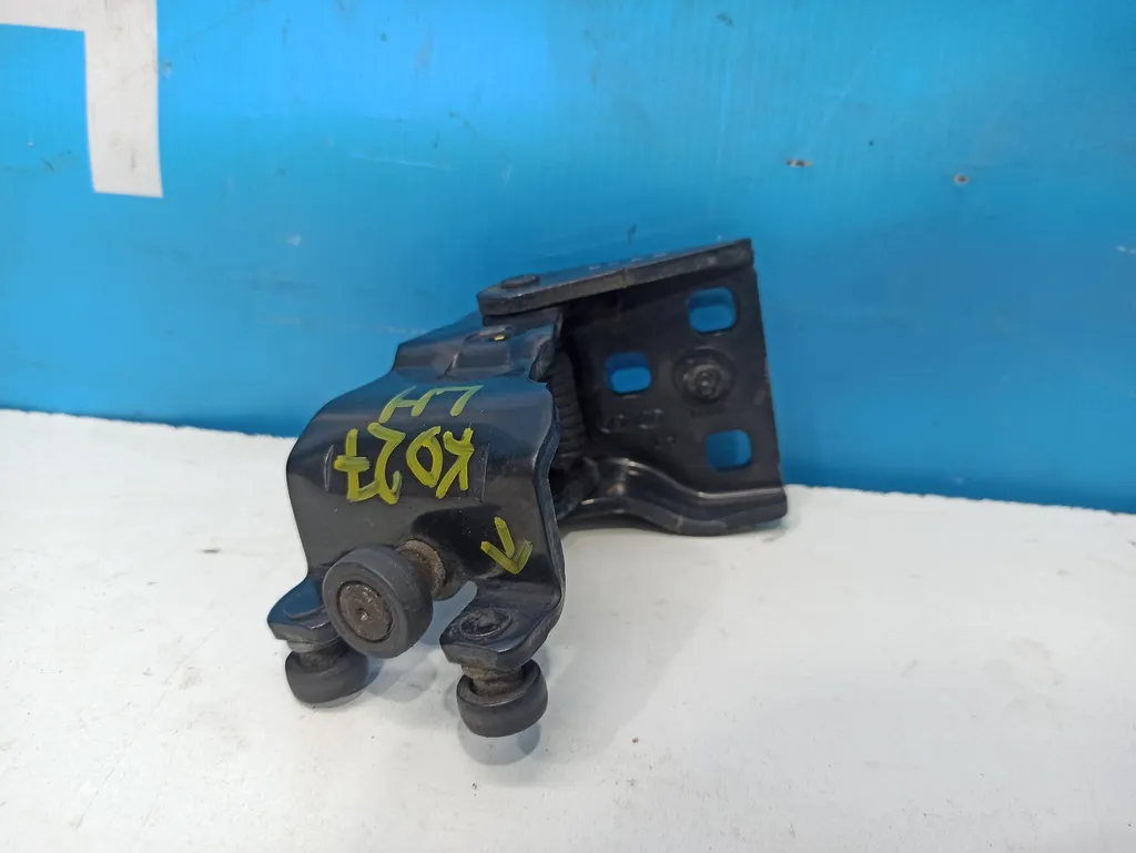 Ролик двери сдвижной средний Hyundai Grand Starex 2007-2015