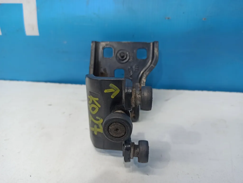 Ролик двери сдвижной средний Hyundai Grand Starex 2007-2015