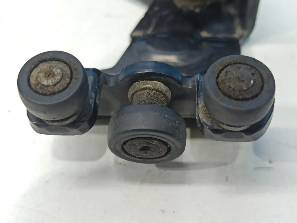 Ролик двери сдвижной средний Hyundai Grand Starex 2007-2015