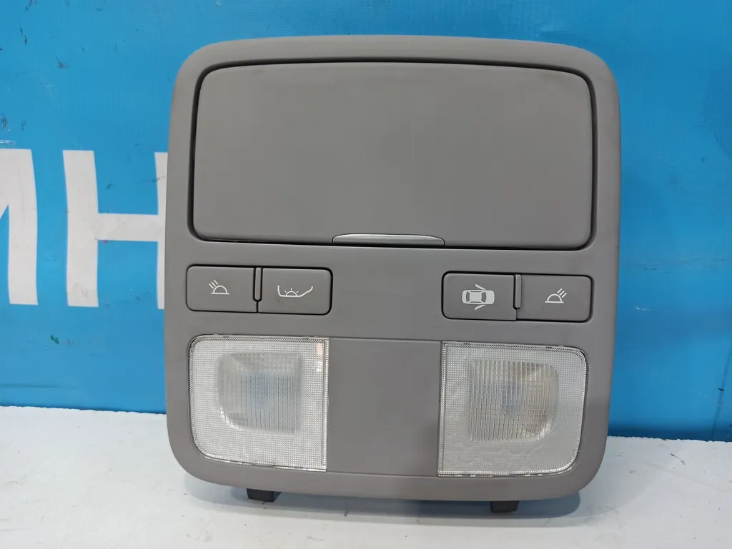 Плафон салонный передний Hyundai Grand Starex 2007-2015