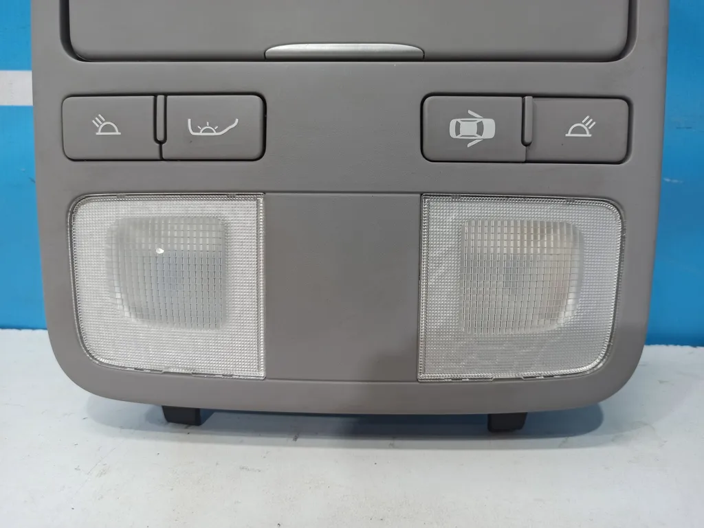 Плафон салонный передний Hyundai Grand Starex 2007-2015
