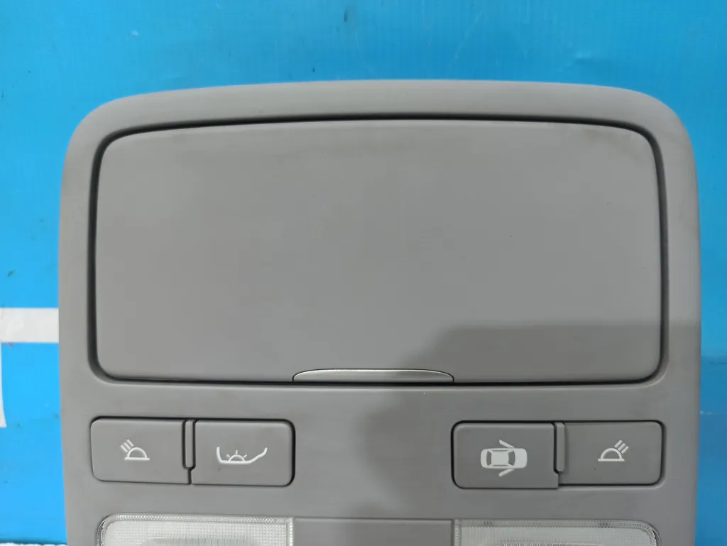 Плафон салонный передний Hyundai Grand Starex 2007-2015