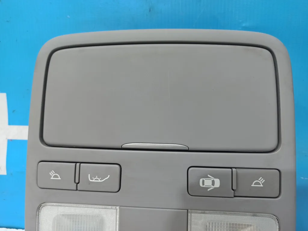 Плафон салонный передний Hyundai Grand Starex 2007-2015