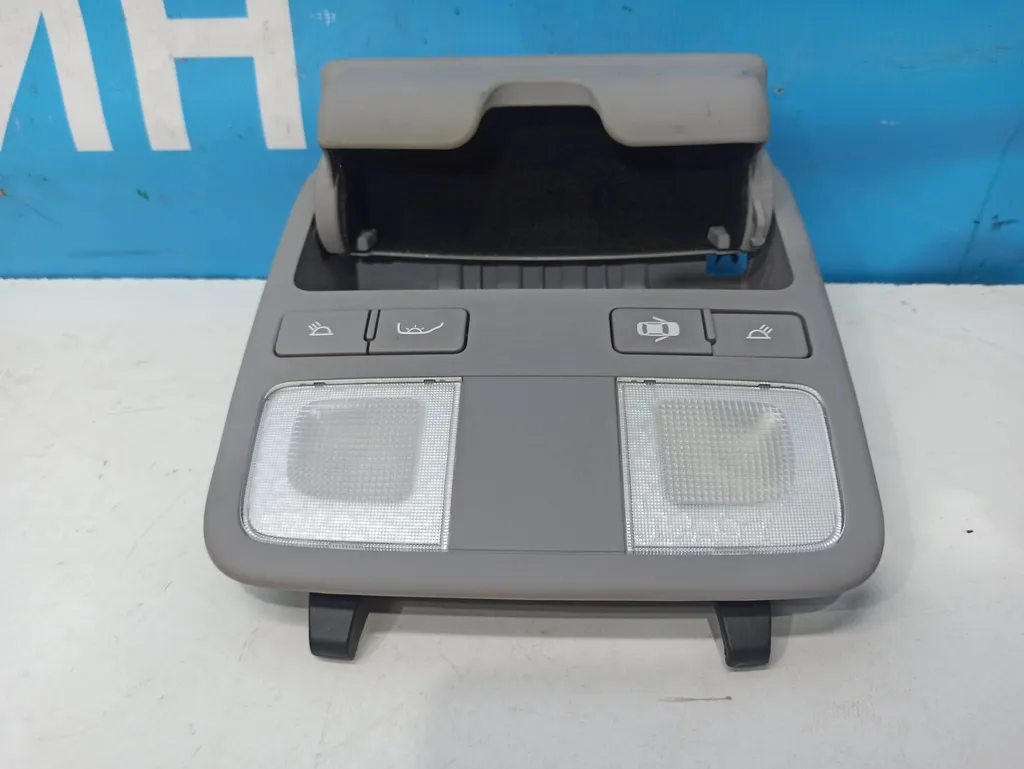 Плафон салонный передний Hyundai Grand Starex 2007-2015