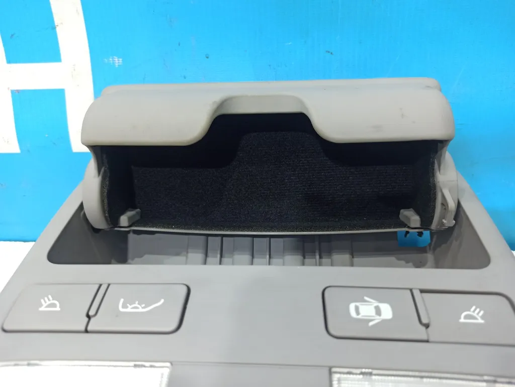 Плафон салонный передний Hyundai Grand Starex 2007-2015