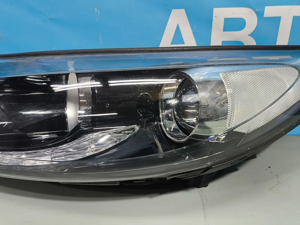 Фара левая Kia Sportage 3 2010-2014