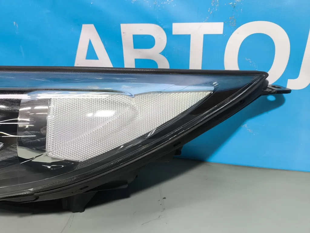 Фара левая Kia Sportage 3 2010-2014