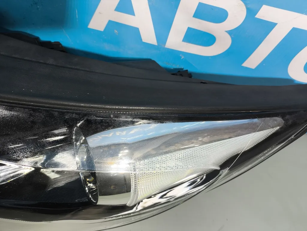 Фара левая Kia Sportage 3 2010-2014