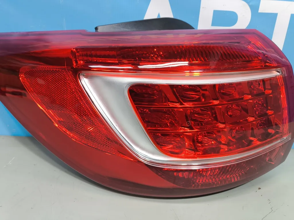 Фонарь внешний левый Kia Sportage 3 2010-2014