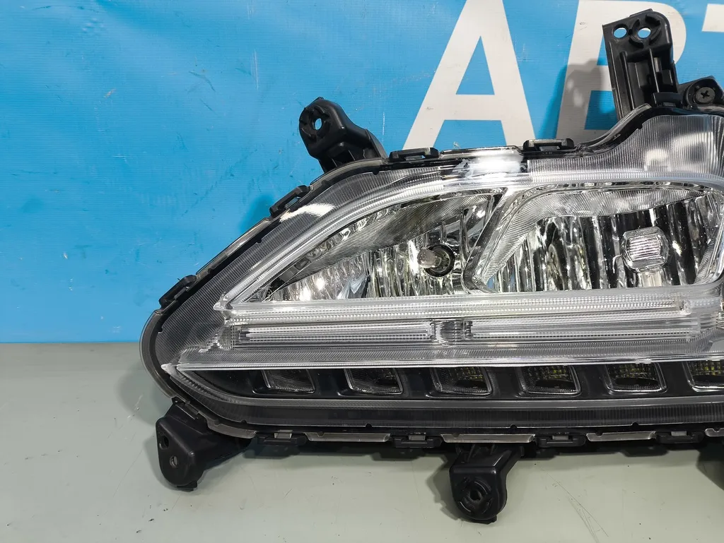 Фара противотуманная правая Hyundai Santa Fe 3 DM 2015-2018 Рестайлинг