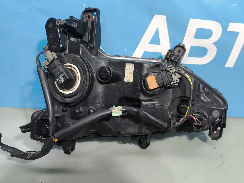 Фара противотуманная правая Hyundai Santa Fe 3 DM 2015-2018 Рестайлинг