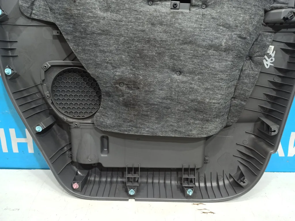 Обшивка двери передней левой Hyundai Grand Starex 2007-2015