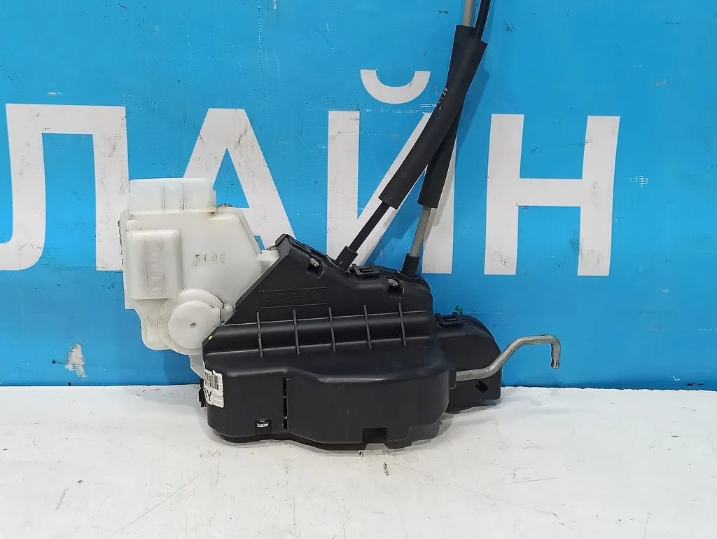 Замок двери передней левой Hyundai Grand Starex 2007-2015