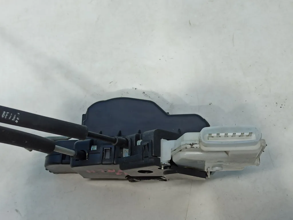 Замок двери передней левой Hyundai Grand Starex 2007-2015