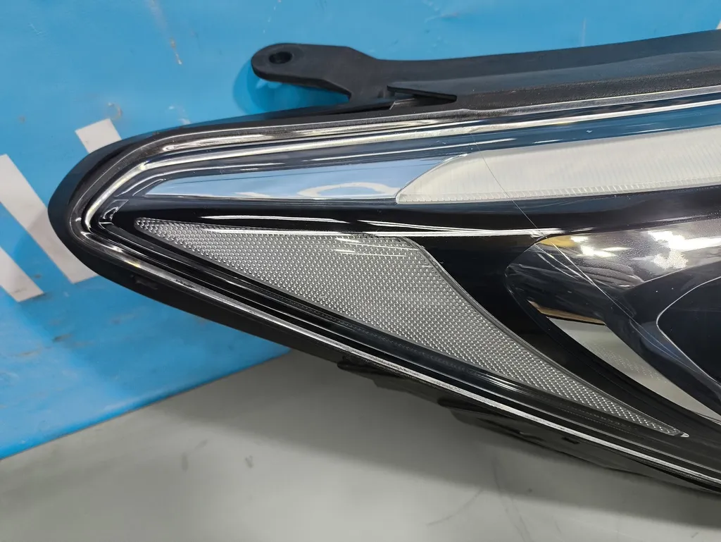 Фара правая Hyundai Santa Fe 3 DM 2015-2018 Рестайлинг