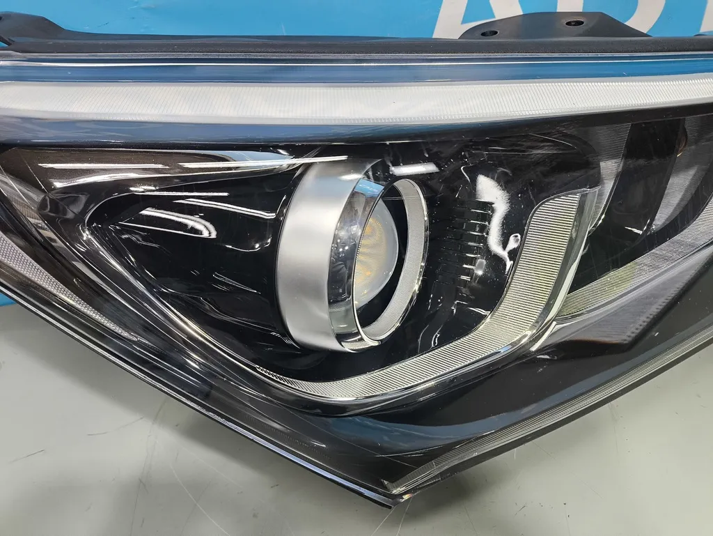 Фара правая Hyundai Santa Fe 3 DM 2015-2018 Рестайлинг