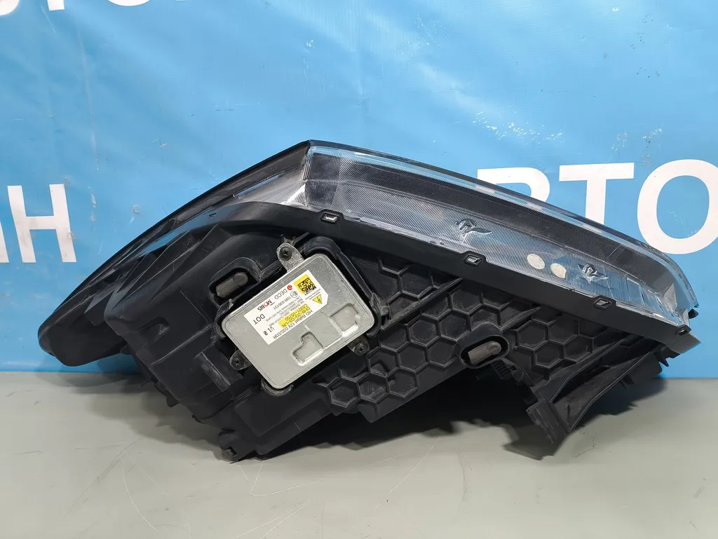 Фара правая Hyundai Santa Fe 3 DM 2015-2018 Рестайлинг