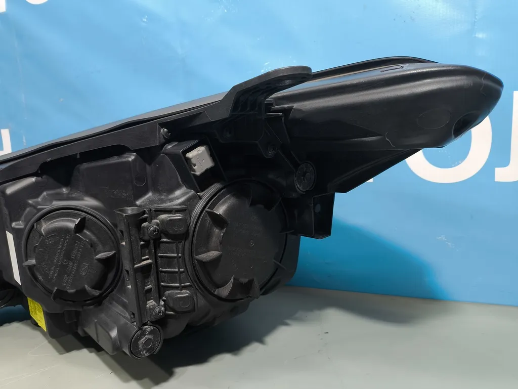 Фара правая Hyundai Santa Fe 3 DM 2015-2018 Рестайлинг