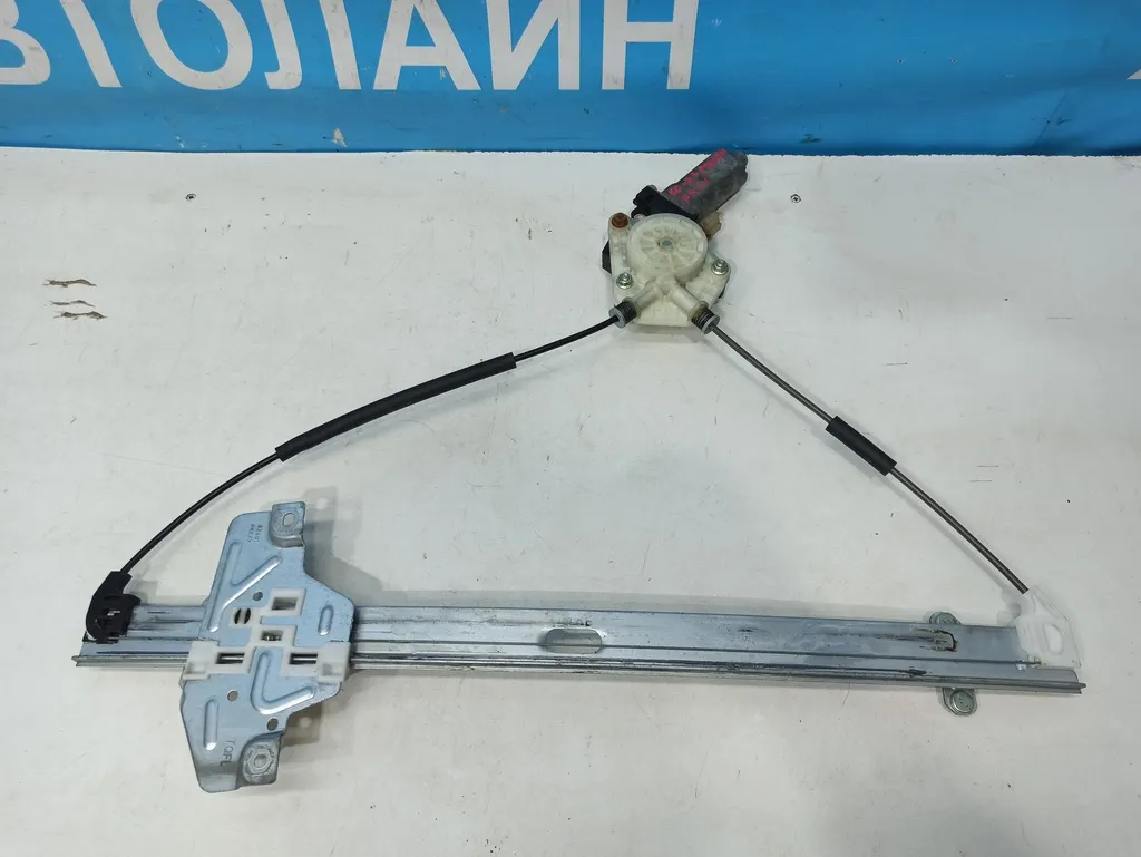 Стеклоподъемник передний левый Hyundai Grand Starex 2007-2015