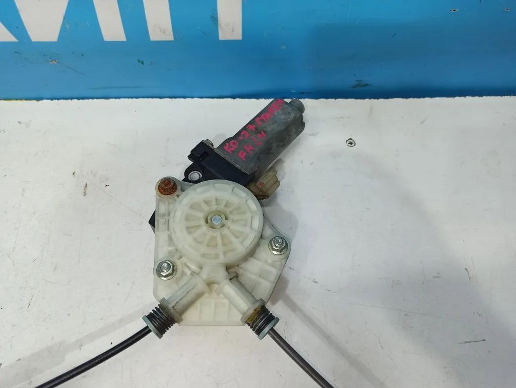 Стеклоподъемник передний левый Hyundai Grand Starex 2007-2015