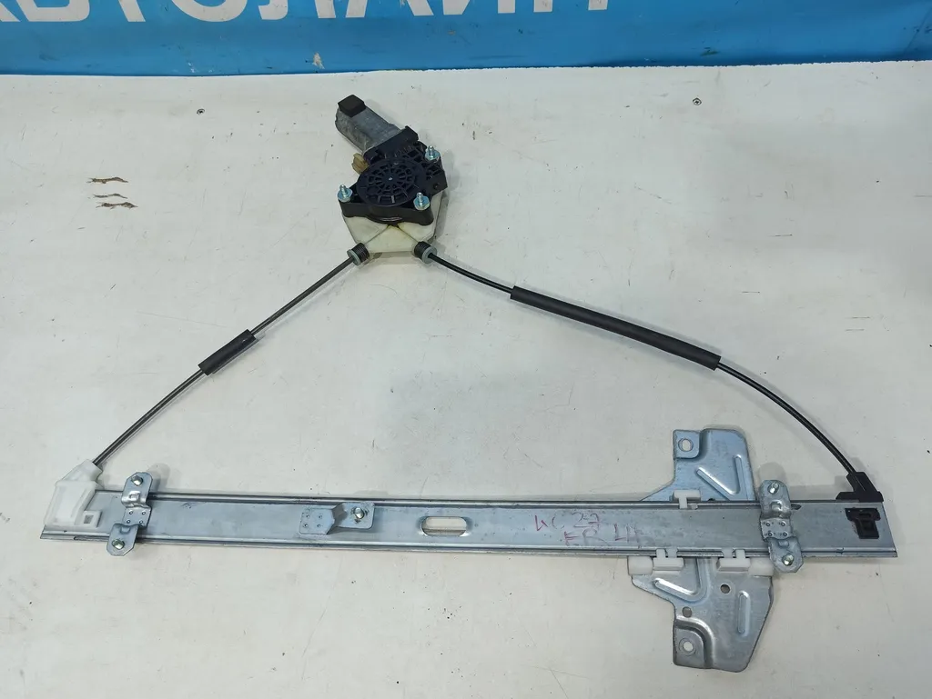 Стеклоподъемник передний левый Hyundai Grand Starex 2007-2015