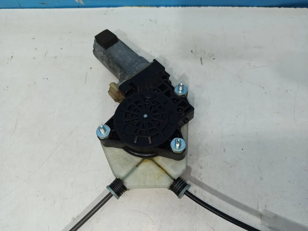 Стеклоподъемник передний левый Hyundai Grand Starex 2007-2015