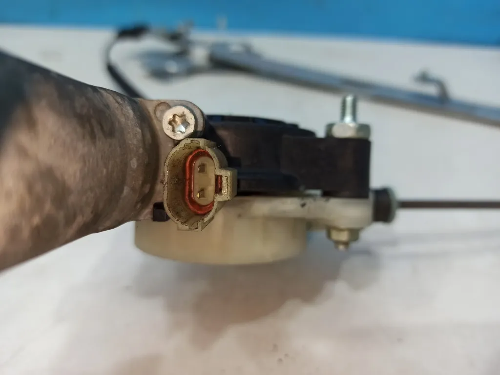 Стеклоподъемник передний левый Hyundai Grand Starex 2007-2015