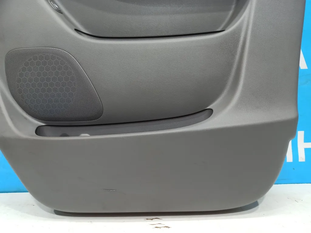 Обшивка двери передней правой Hyundai Grand Starex 2007-2015
