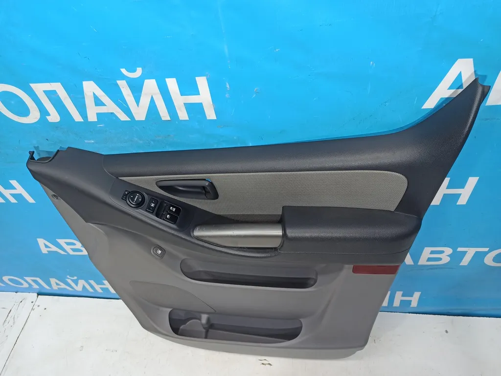 Обшивка двери передней правой Hyundai Grand Starex 2007-2015