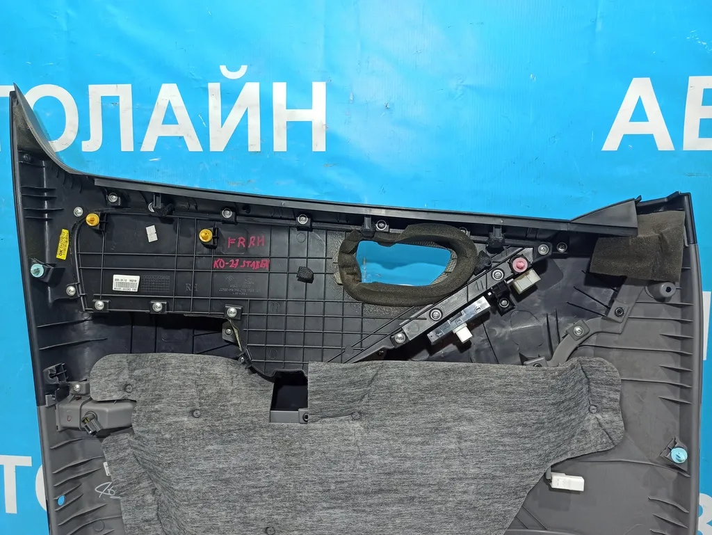 Обшивка двери передней правой Hyundai Grand Starex 2007-2015