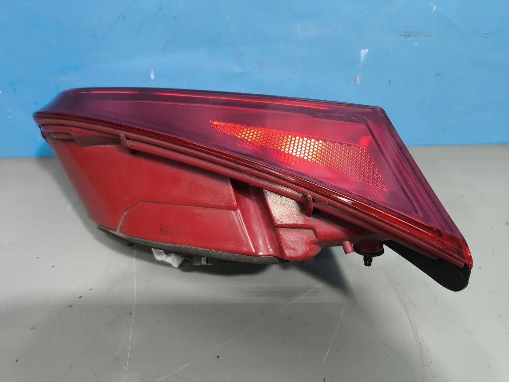 Фонарь внутренний левый Kia Ceed 2 JD 2015-2018