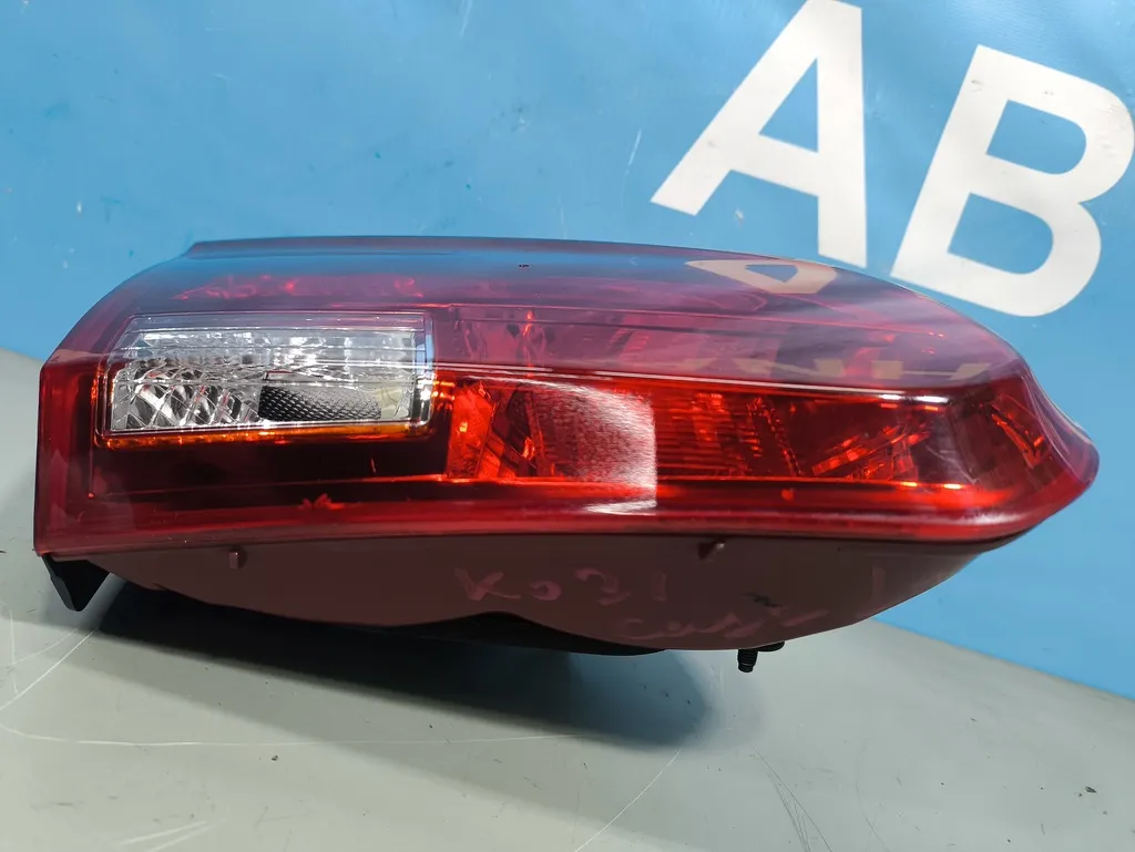 Фонарь внутренний левый Kia Ceed 2 JD 2015-2018