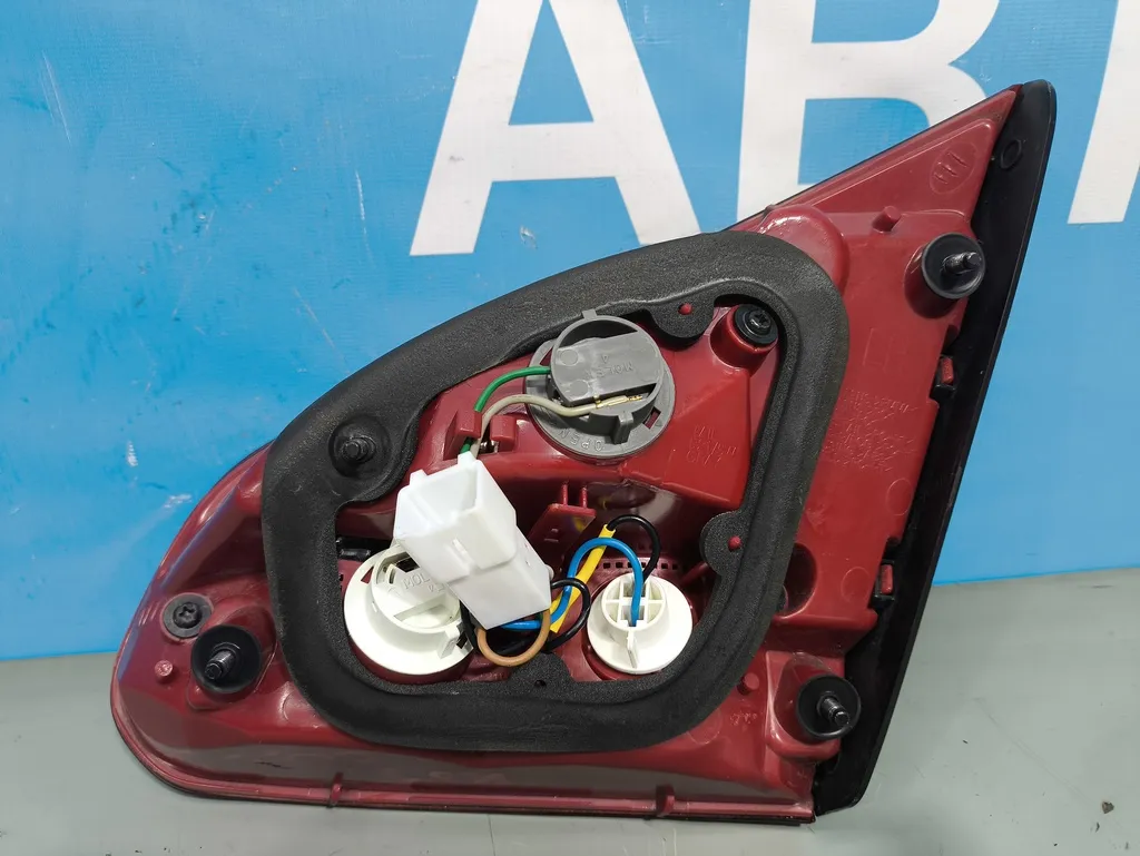 Фонарь внутренний левый Kia Ceed 2 JD 2015-2018