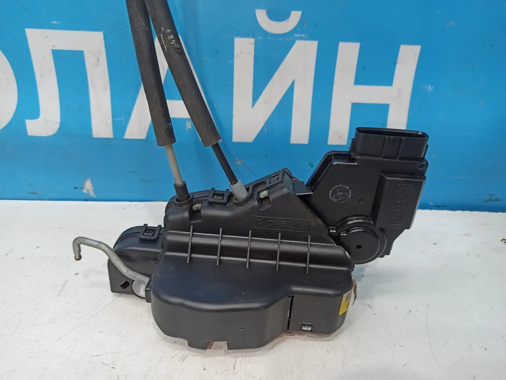 Замок двери передней правой Hyundai Grand Starex 2007-2015