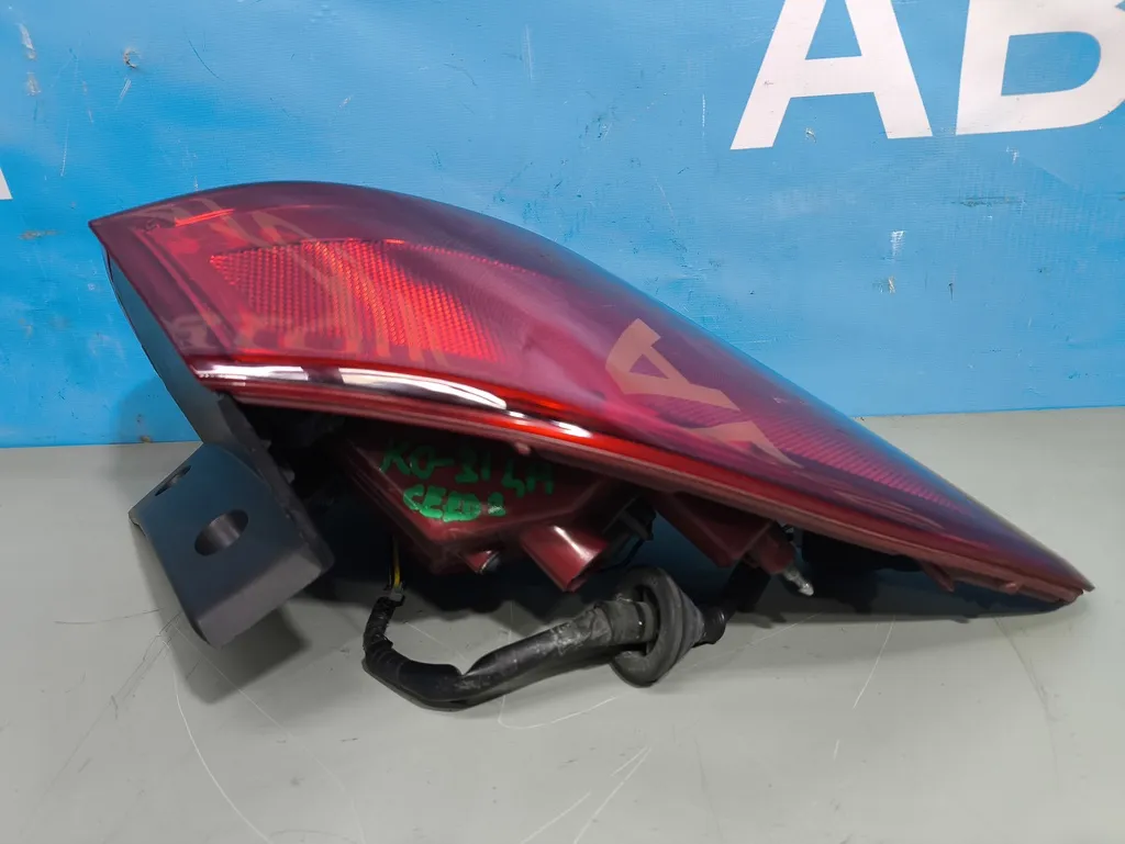 Фонарь внешний левый Kia Ceed 2 JD 2015-2018