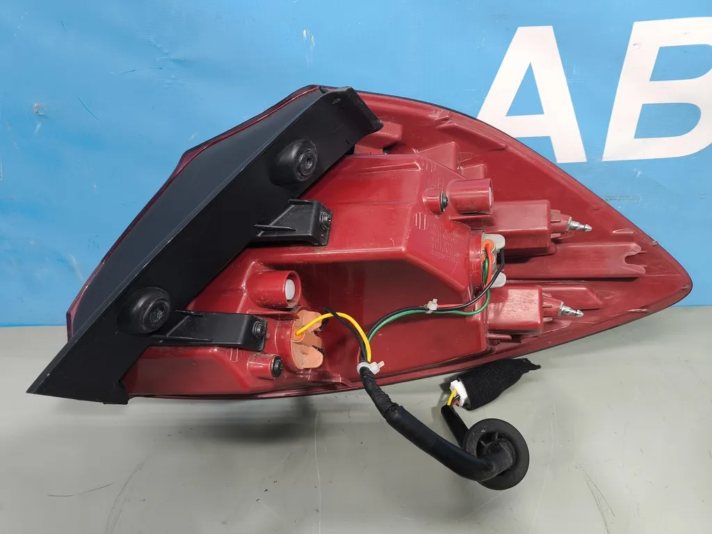 Фонарь внешний левый Kia Ceed 2 JD 2015-2018