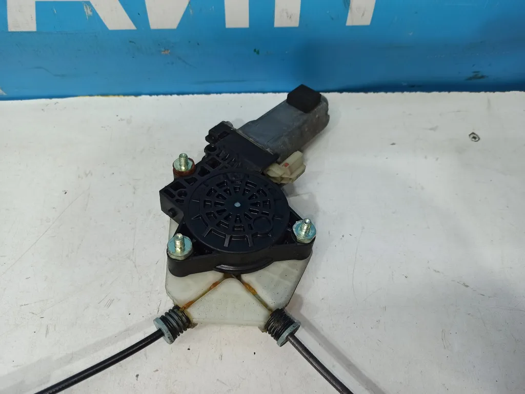 Стеклоподъемник электр. передний правый Hyundai Grand Starex 2007-2015