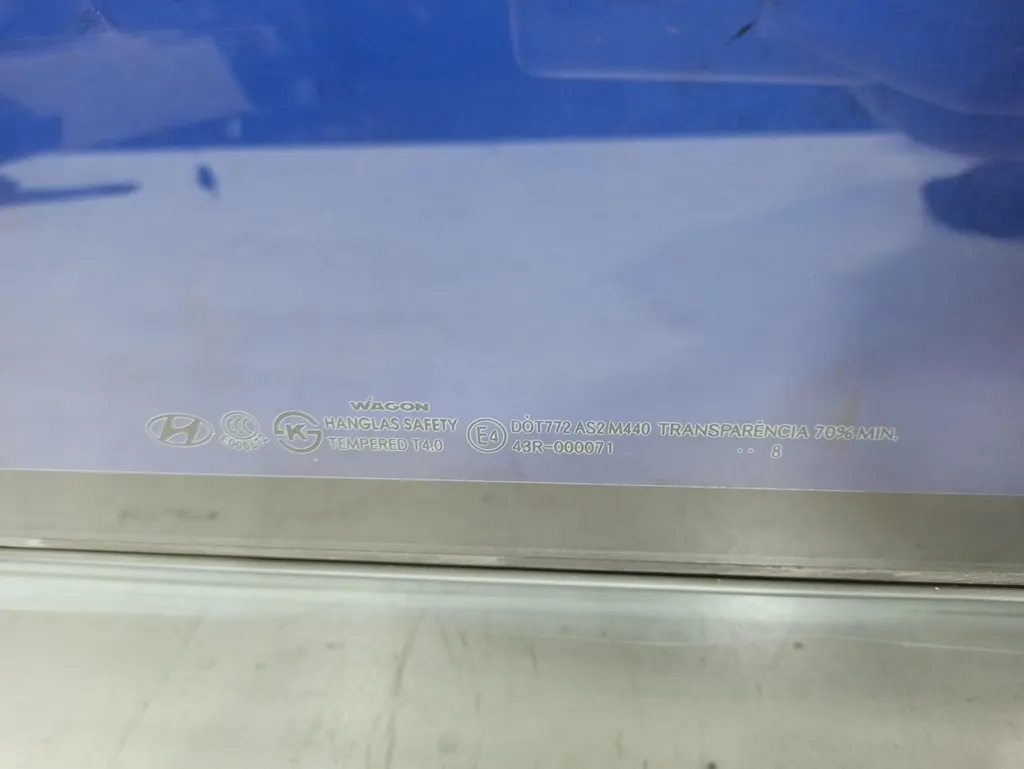 Стекло двери сдвижной Hyundai Grand Starex 2007-2015