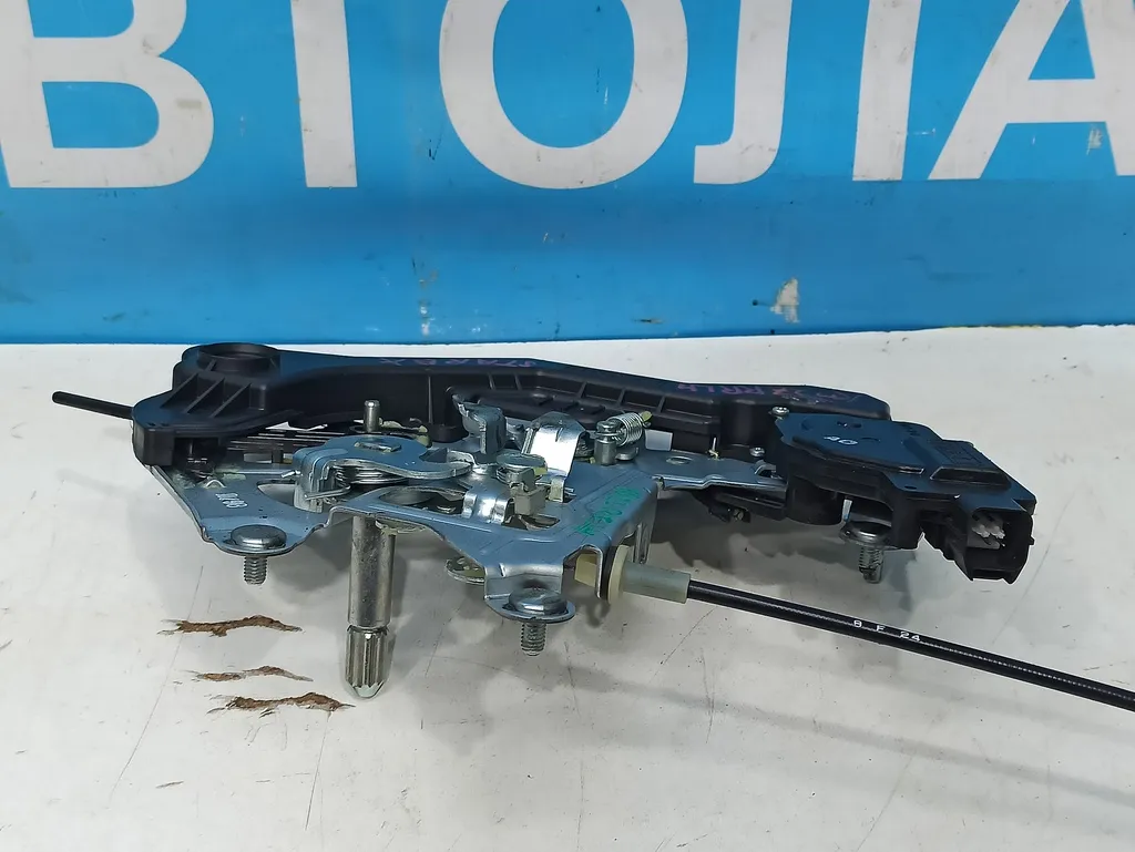 Замок двери сдвижной Hyundai Grand Starex 2007-2015