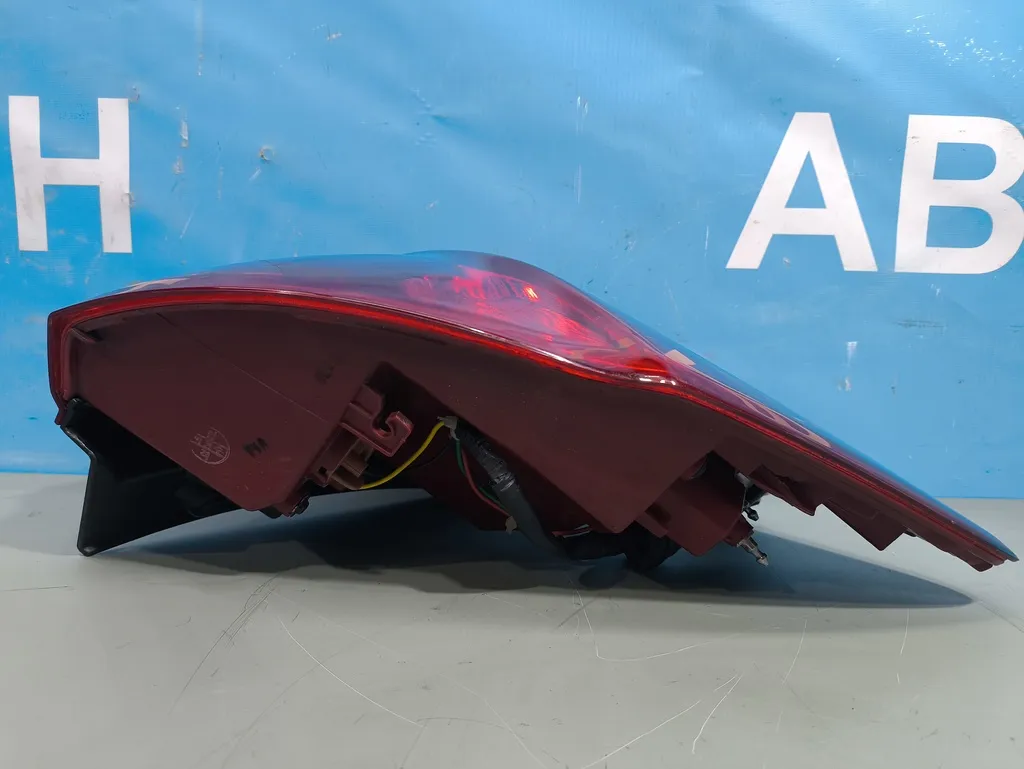 Фонарь внешний правый Kia Ceed 2 JD 2015-2018