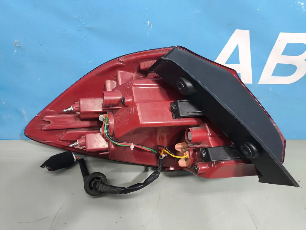 Фонарь внешний правый Kia Ceed 2 JD 2015-2018