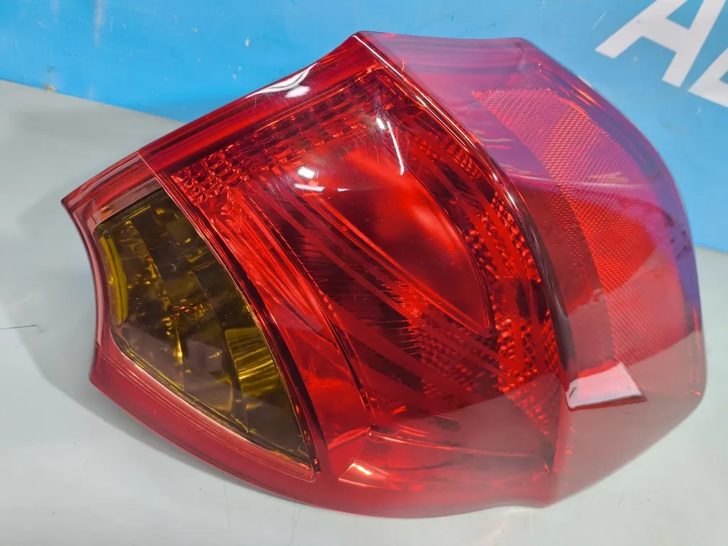 Фонарь внешний правый Kia Ceed 2 JD 2015-2018