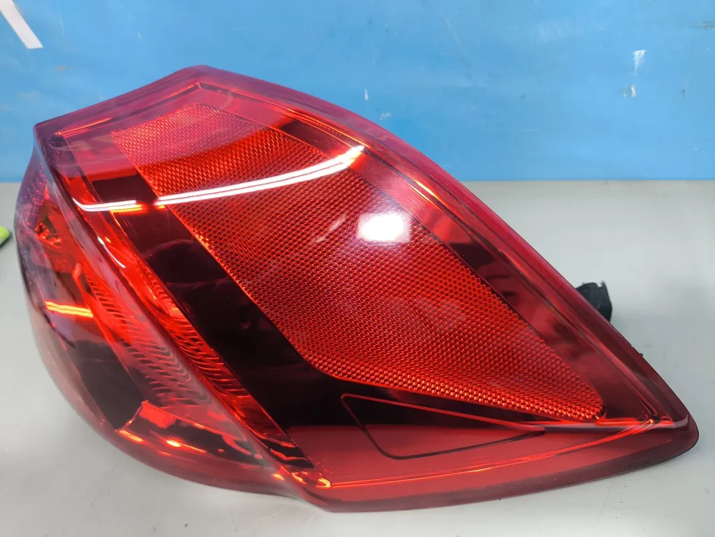 Фонарь внешний правый Kia Ceed 2 JD 2015-2018