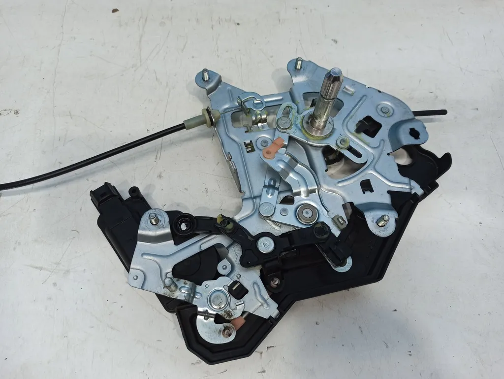 Замок двери сдвижной Hyundai Grand Starex 2007-2015